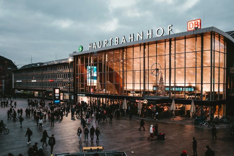 Trainstation Hauptbahnhof DB TicketPlus+ Deutschland Ticket 58 Euro Ticket